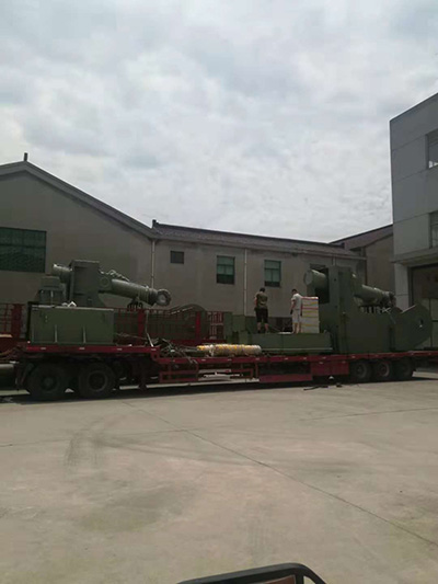 山鋼集團380噸鐵水包液壓傾翻發(fā)貨出廠(chǎng)